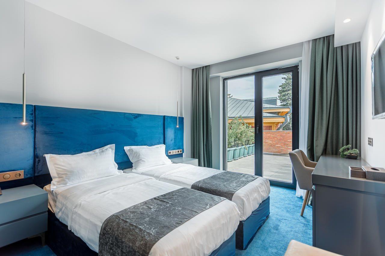 Ramada By Wyndham Tbilisi Old City Экстерьер фото