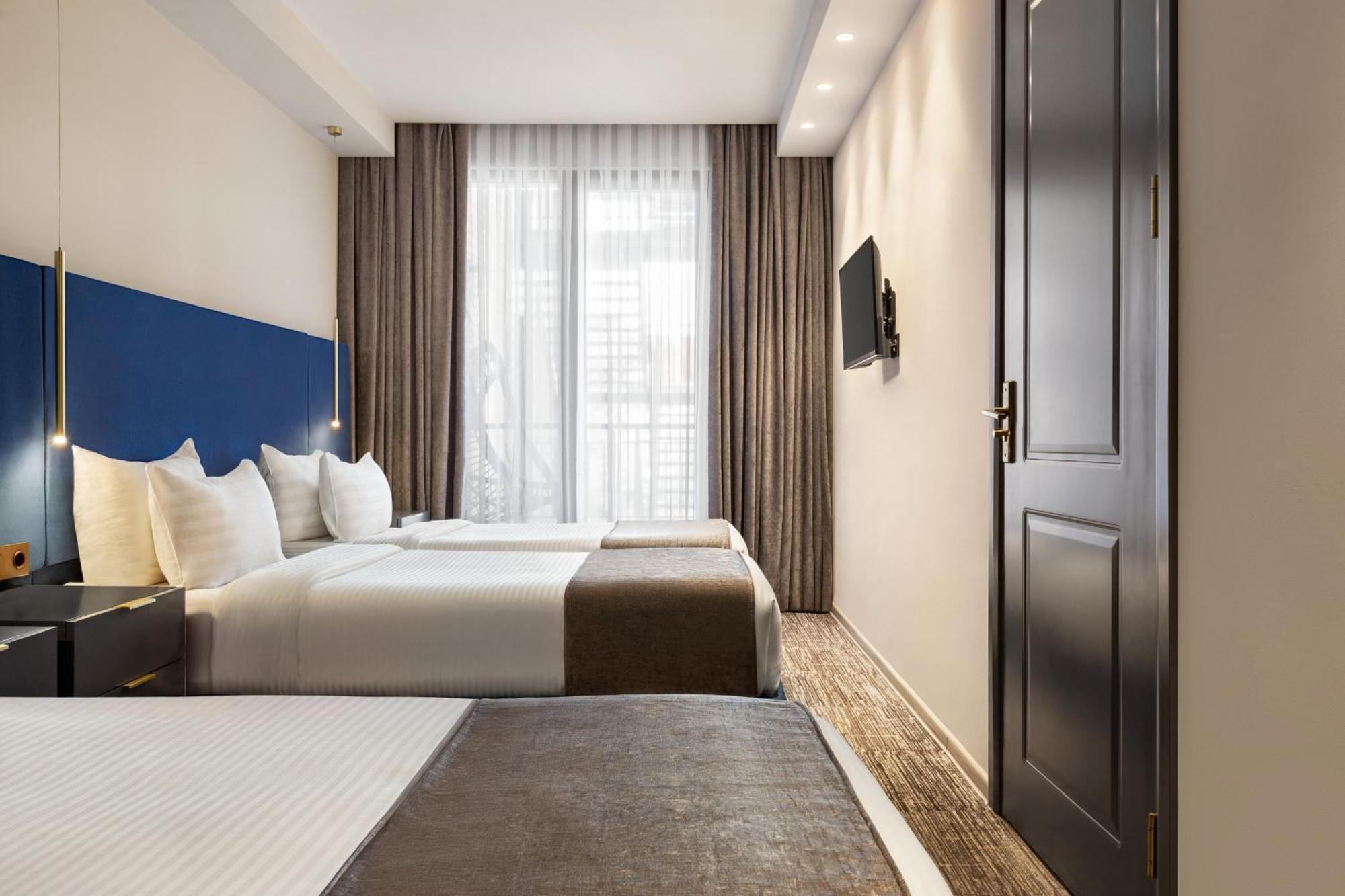 Ramada By Wyndham Tbilisi Old City Экстерьер фото