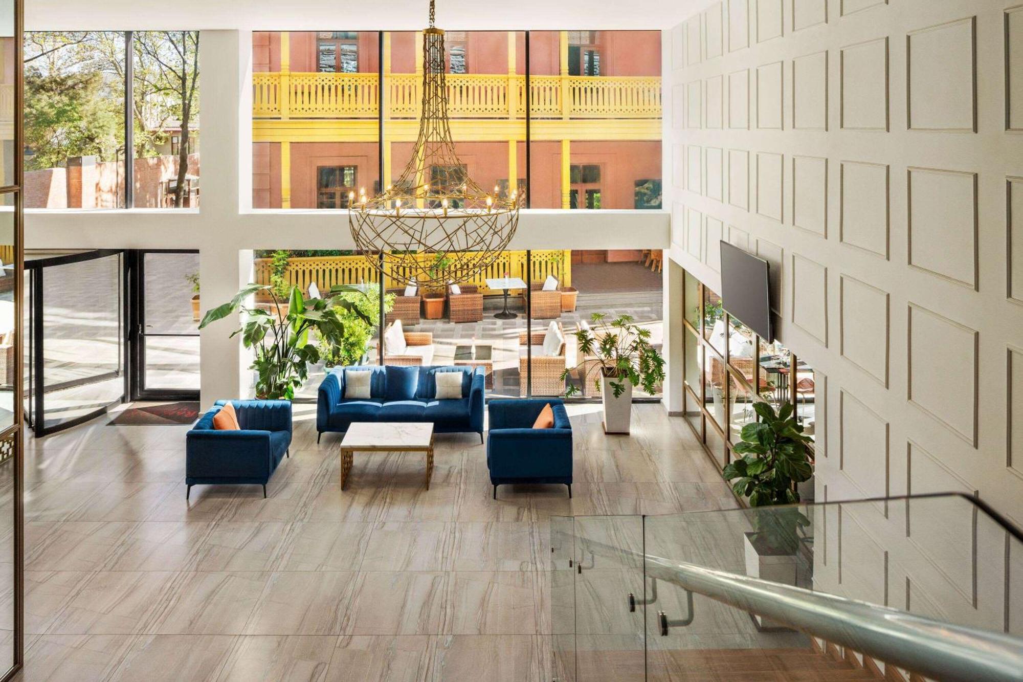 Ramada By Wyndham Tbilisi Old City Экстерьер фото